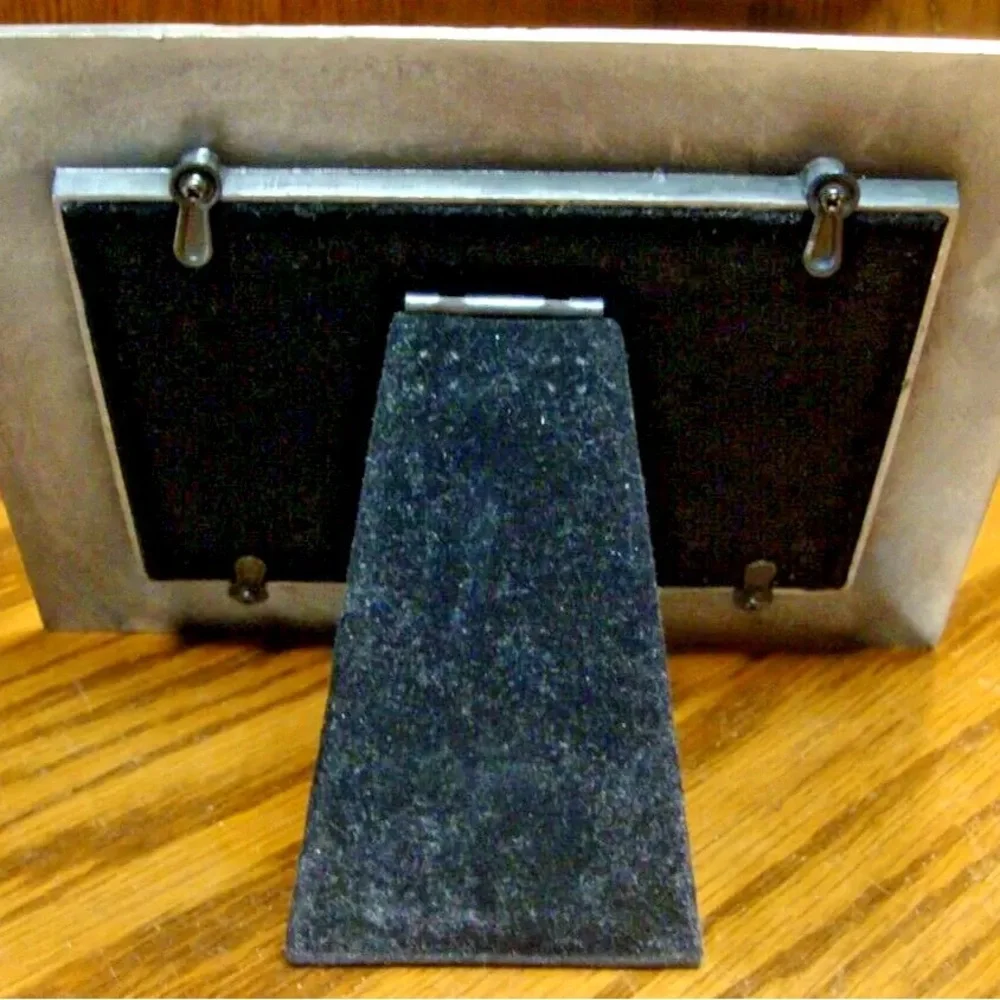 NWT FETCO 5”x 3.5” SILVER FRIENDS PHOTO METAL SILVER/TONE TABLE TOP FRAME
